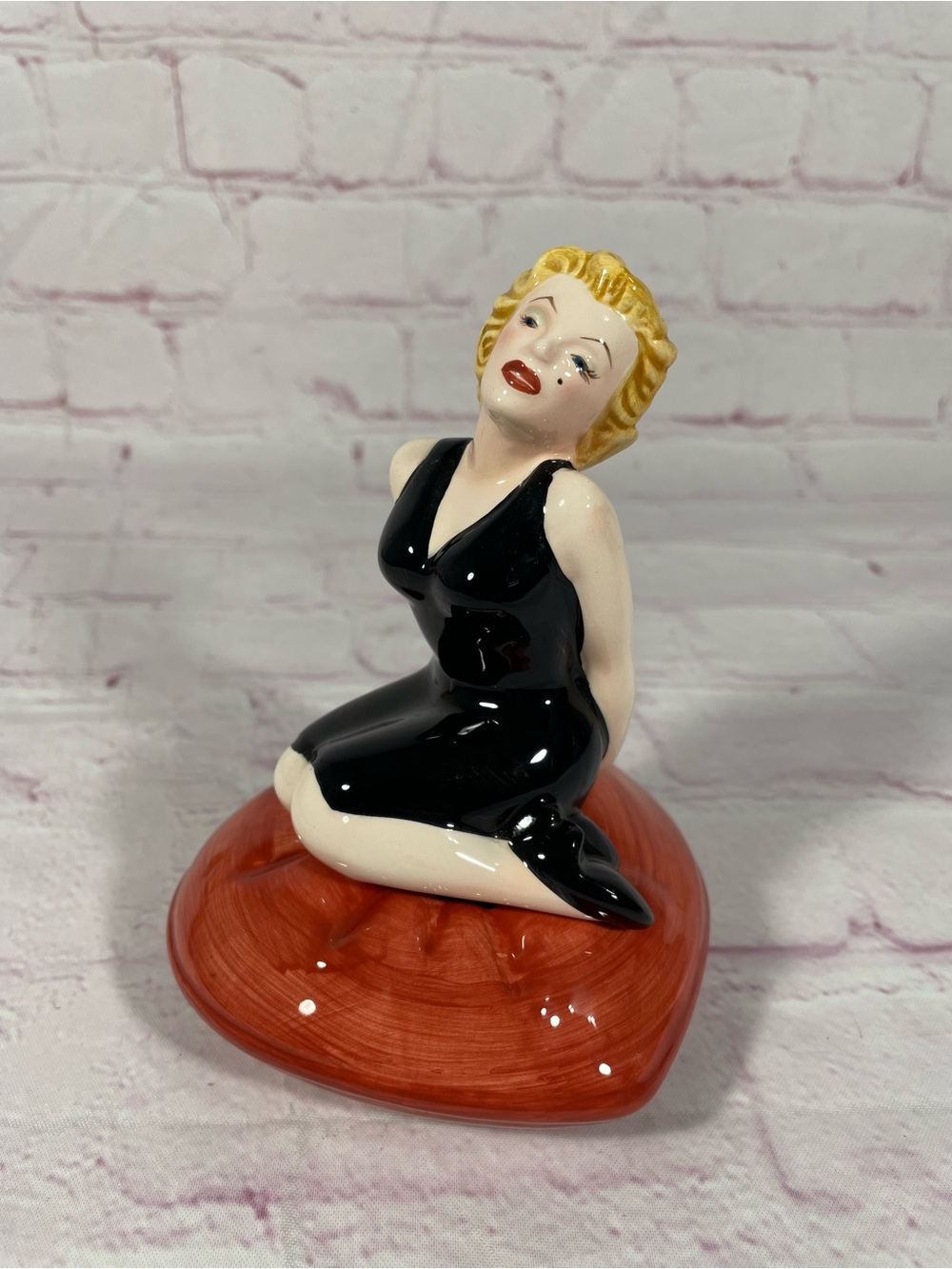Vintage Ceramic Clay Art Marilyn Monroe Heart Pillow Salt and Pepper Shaker Set